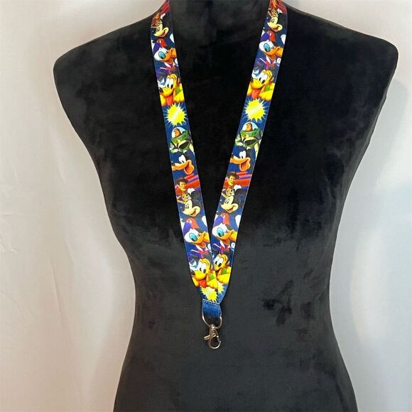 Disney Character Collage pin trading Lanyard Mickey Donald Buzz Lightyear Unisex - Picture 1 of 3